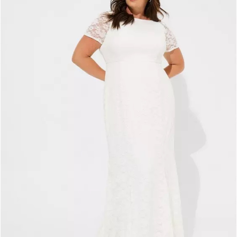 Torrid Wedding Dress Size 24